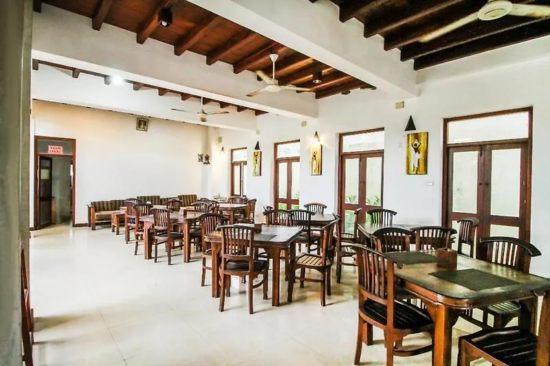 Oda ve Kahvaltı Ceylonica Beach Hotel Negombo