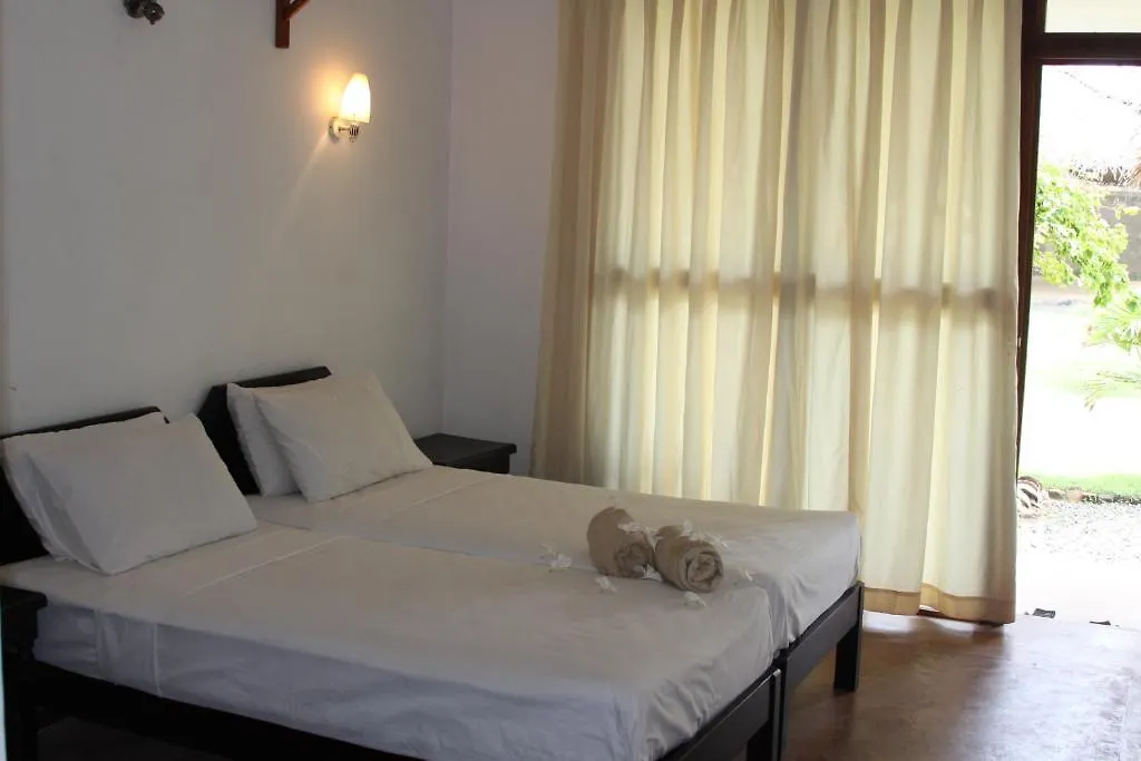 Ceylonica Beach Hotel Negombo Oda ve Kahvaltı